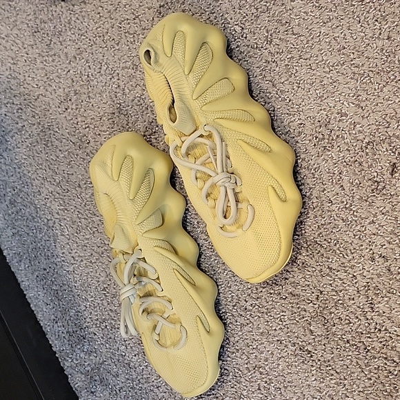 Yeezy 450 Sulfur - Picture 2 of 5